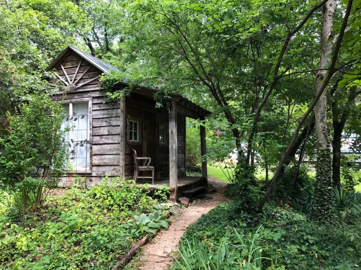 10 of the Coolest Airbnbs Dallas Has to Offer Right Now