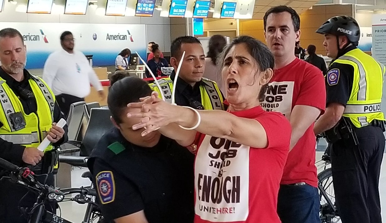 During Thanksgiving Travel Rush, DFW Airport Workers Picket for Better Pay