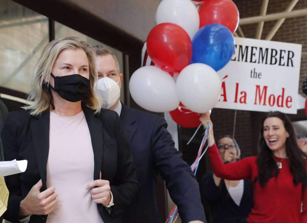 Most Texas Hairstylists Rebuke Shelley Luther for Breaking Law, New Poll Shows