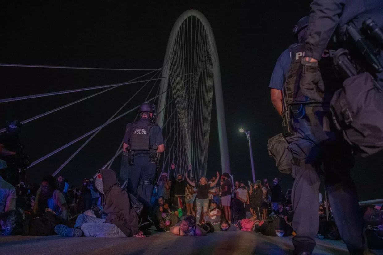 Kettling Tactic Dallas Police Used Against Protesters Is Steeped in Controversy