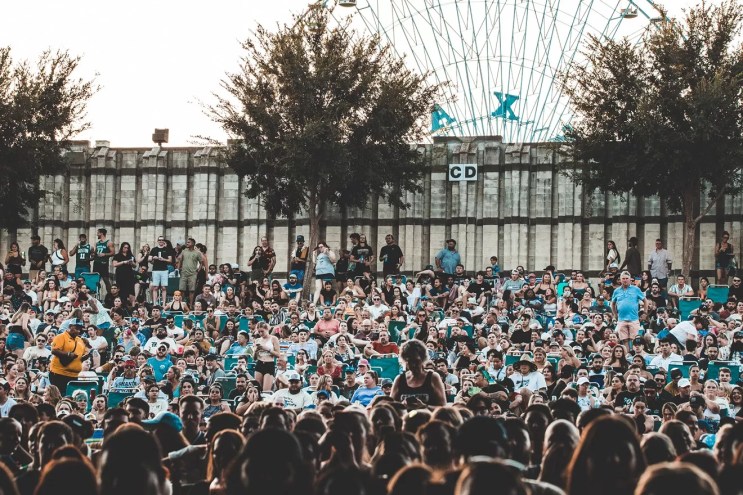 Crowd at Dos Equis Pavilion concert