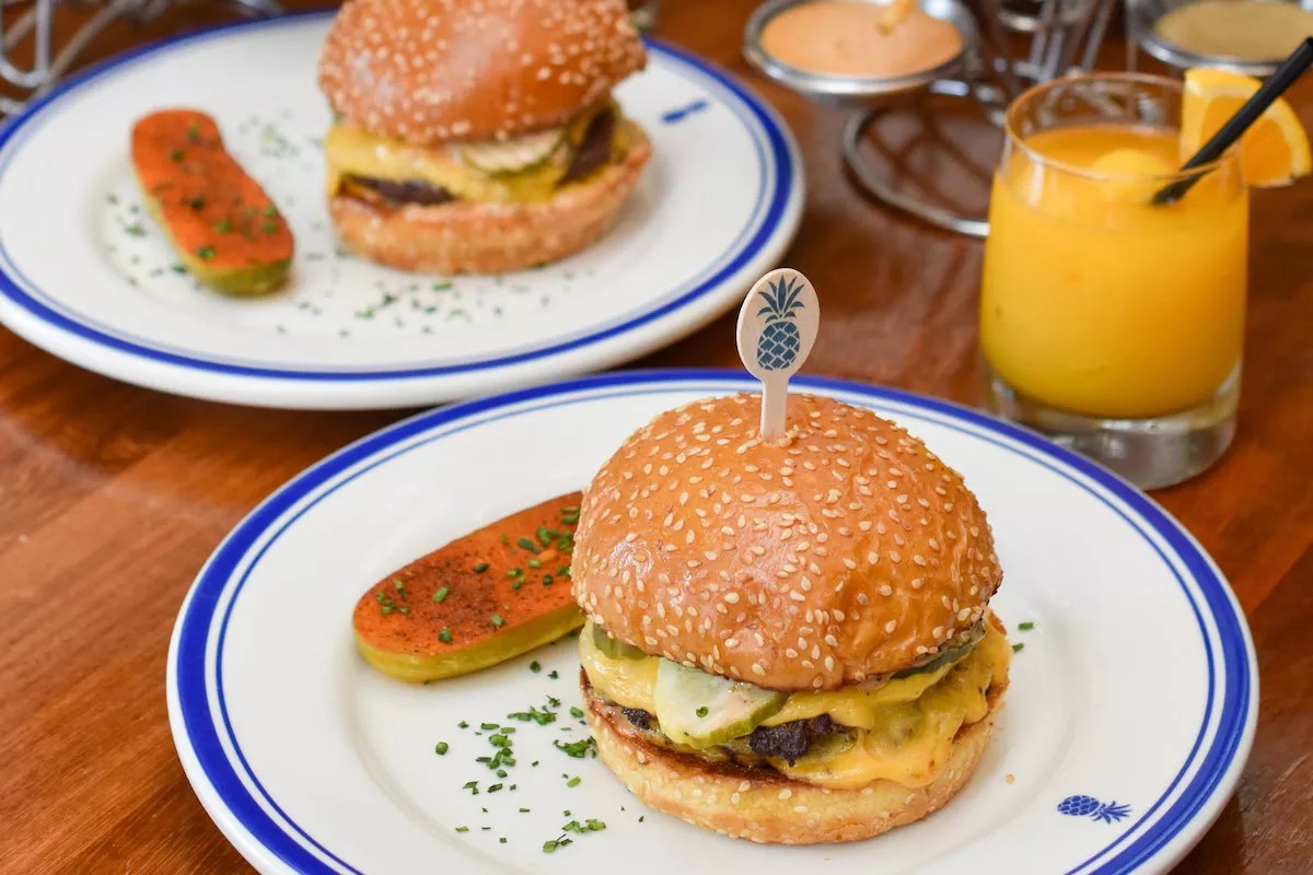 burgers at hudson house