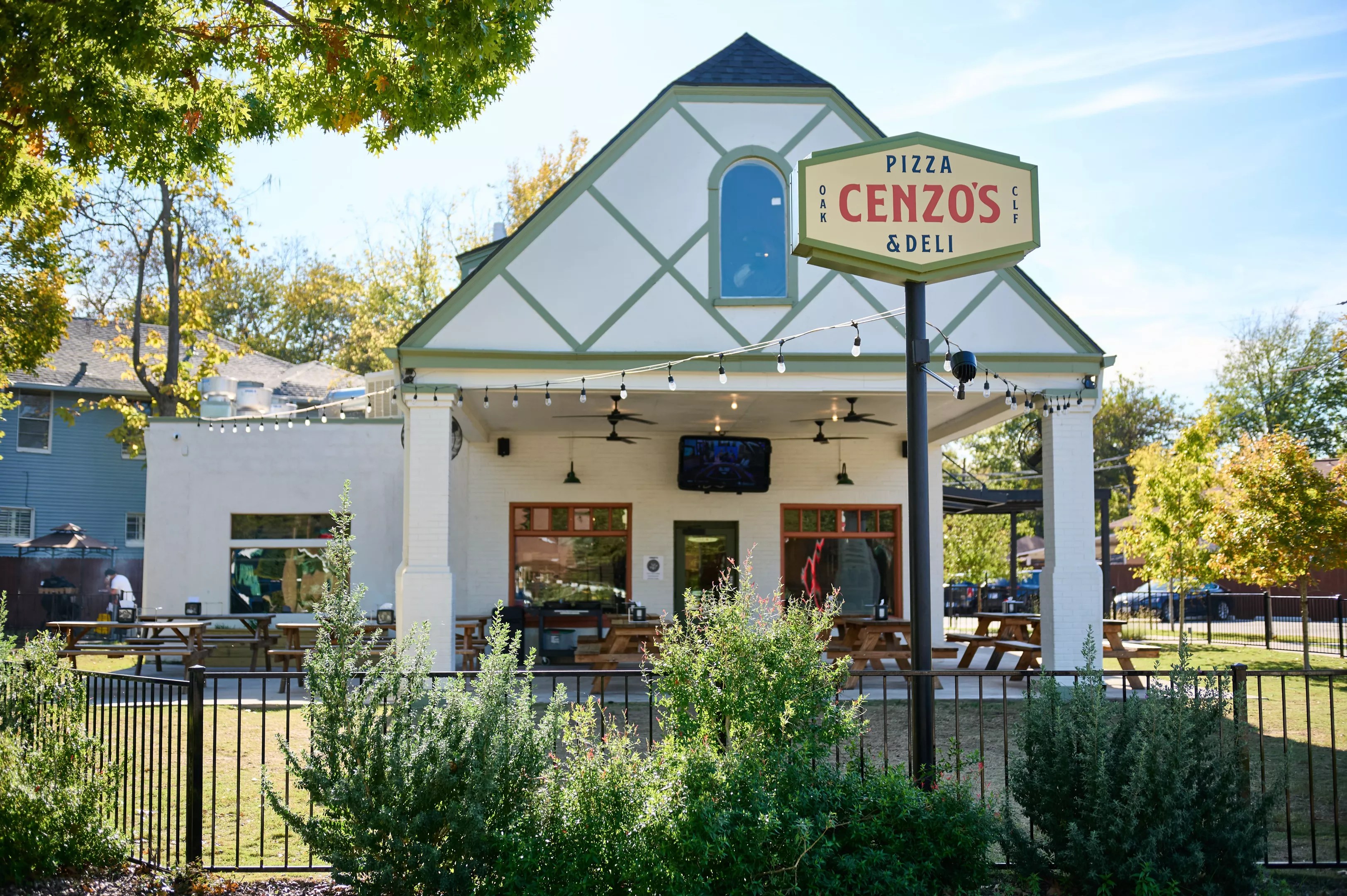 cenzos pizza and deli in oak cliff