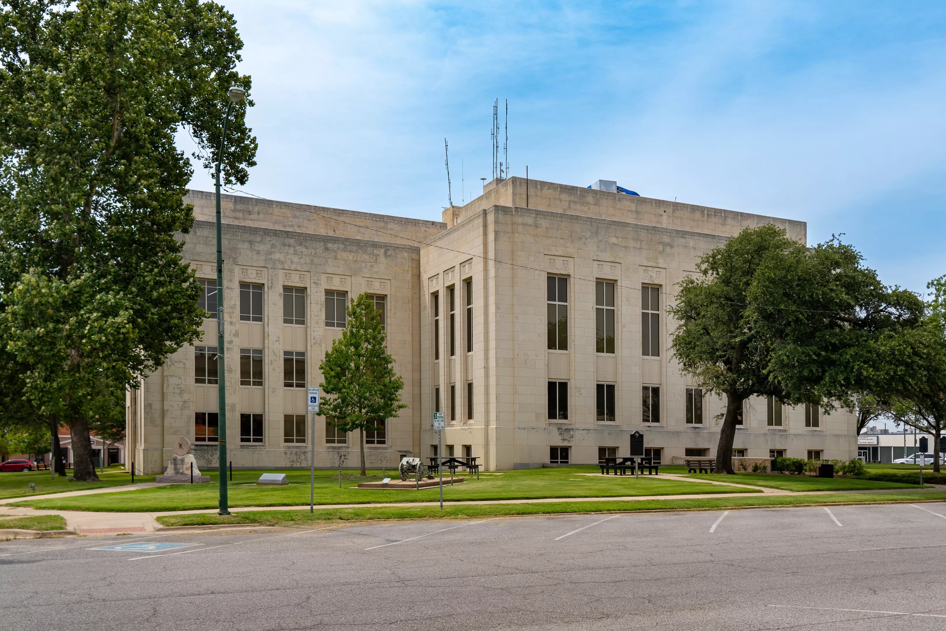 grayson county courthouse in sherman, tx